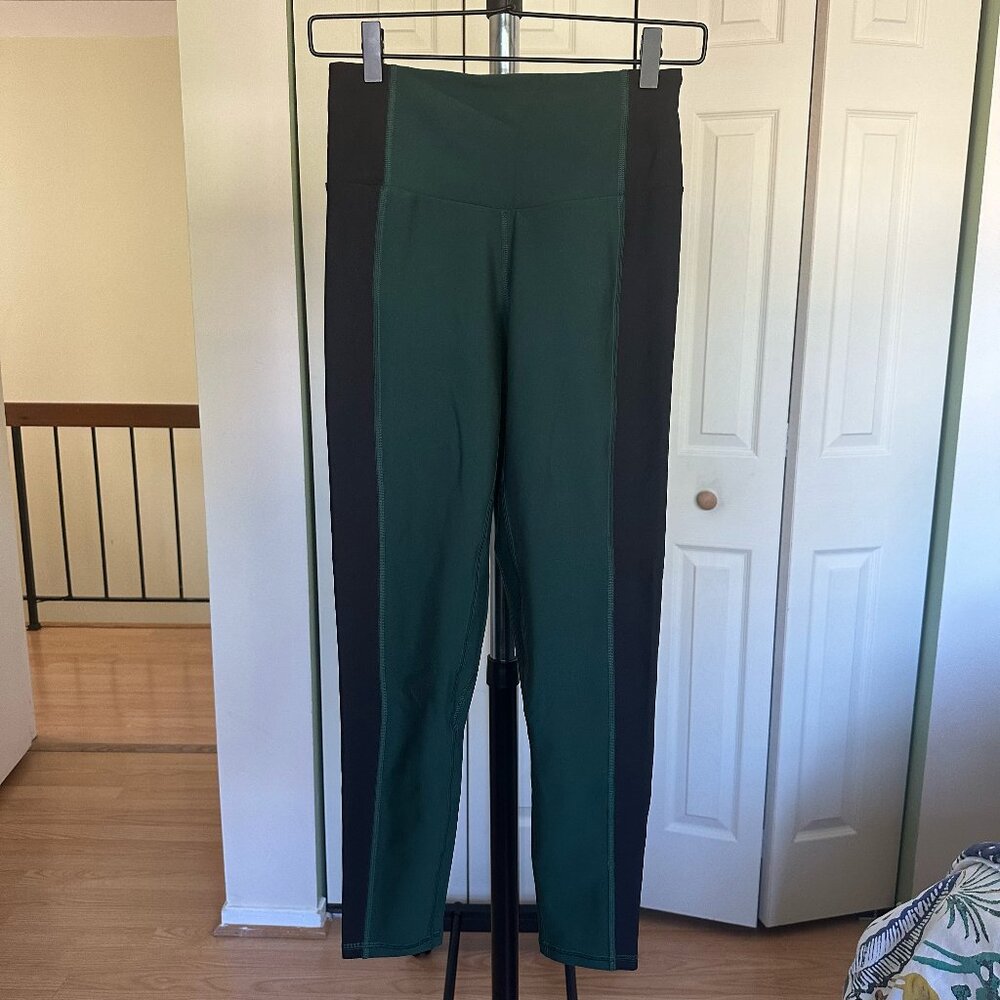 A&F YPB sculptLUX 7/8-Length Legging (Size Medium; Forest Green and Black)